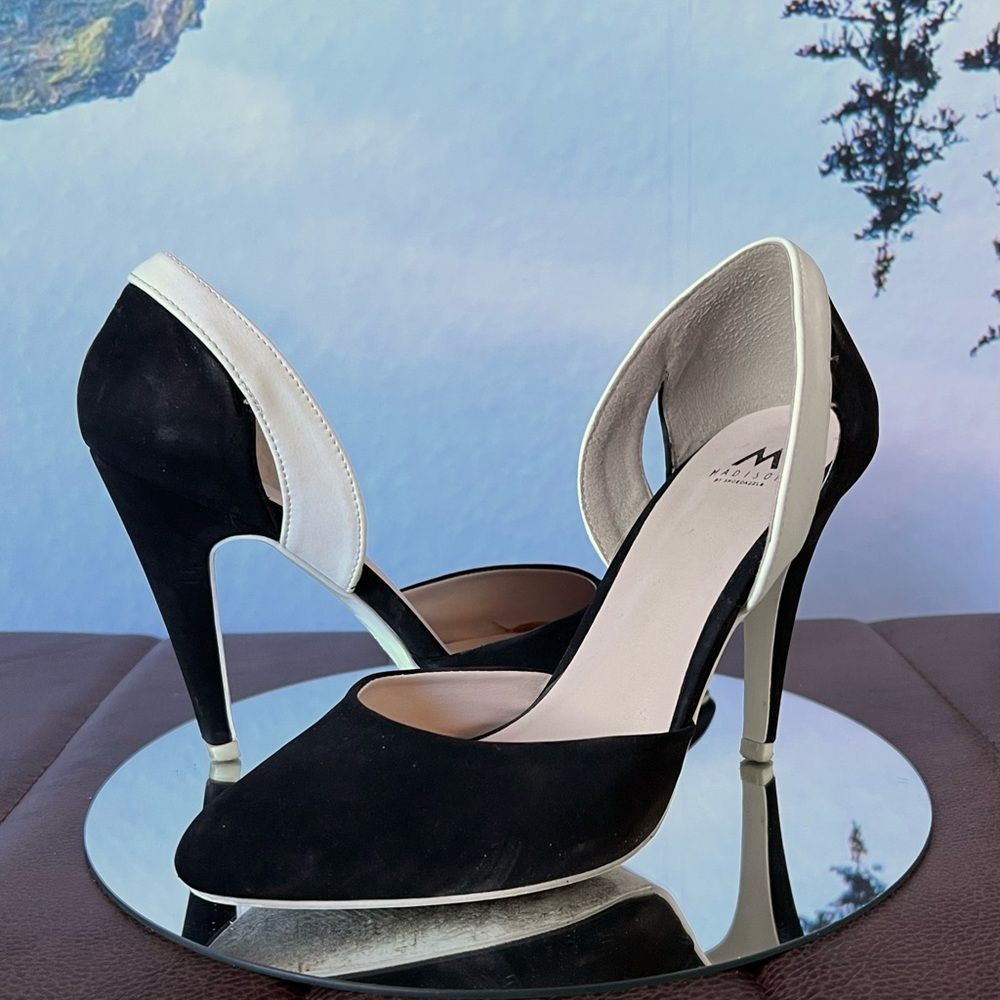 Madison Dress Pumps Size 9 (Fits smaller) Lightly pre-owned.